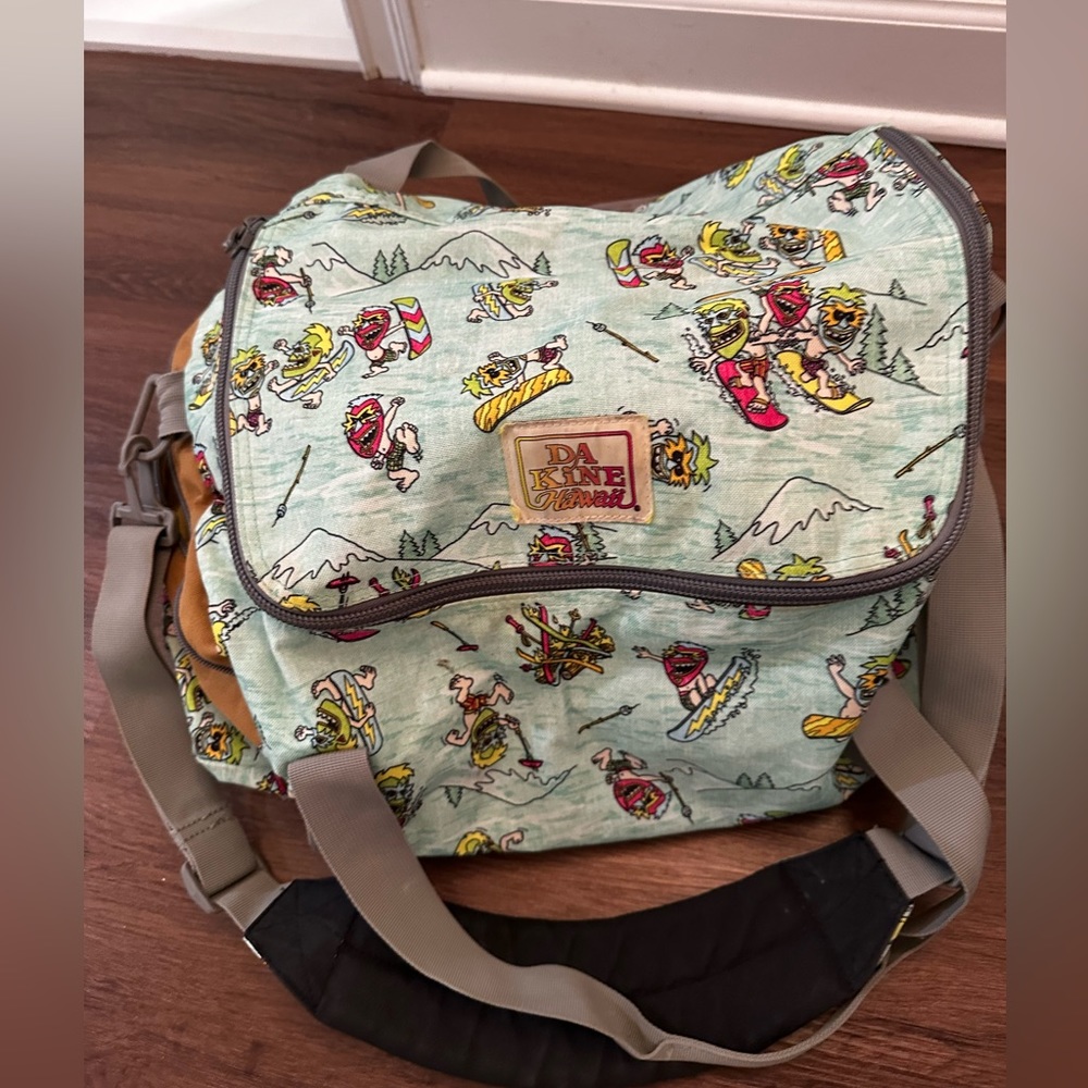 Dakine duffel